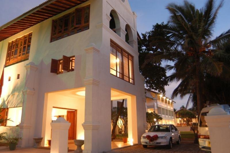 Hotel Sunset Beach Негомбо Экстерьер фото